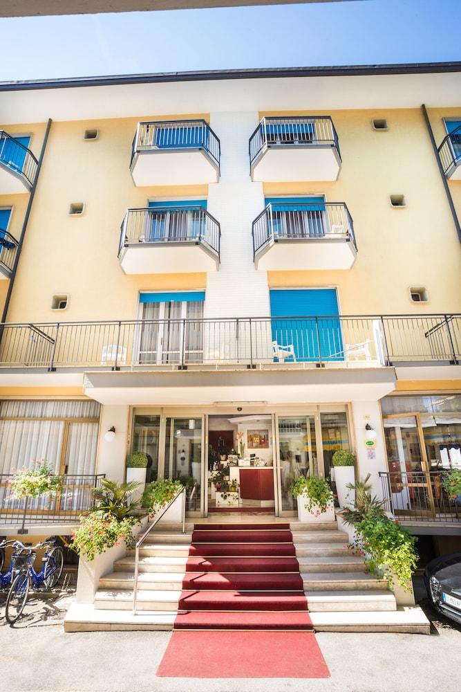 Hotel Azzorre Лидо ди Йезоло Екстериор снимка