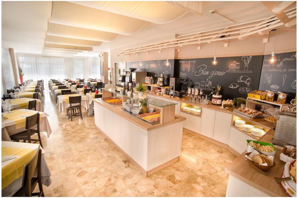 Hotel Azzorre Лидо ди Йезоло Екстериор снимка
