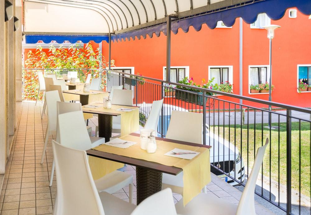 Hotel Azzorre Лидо ди Йезоло Екстериор снимка