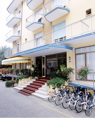 Hotel Azzorre Лидо ди Йезоло Екстериор снимка