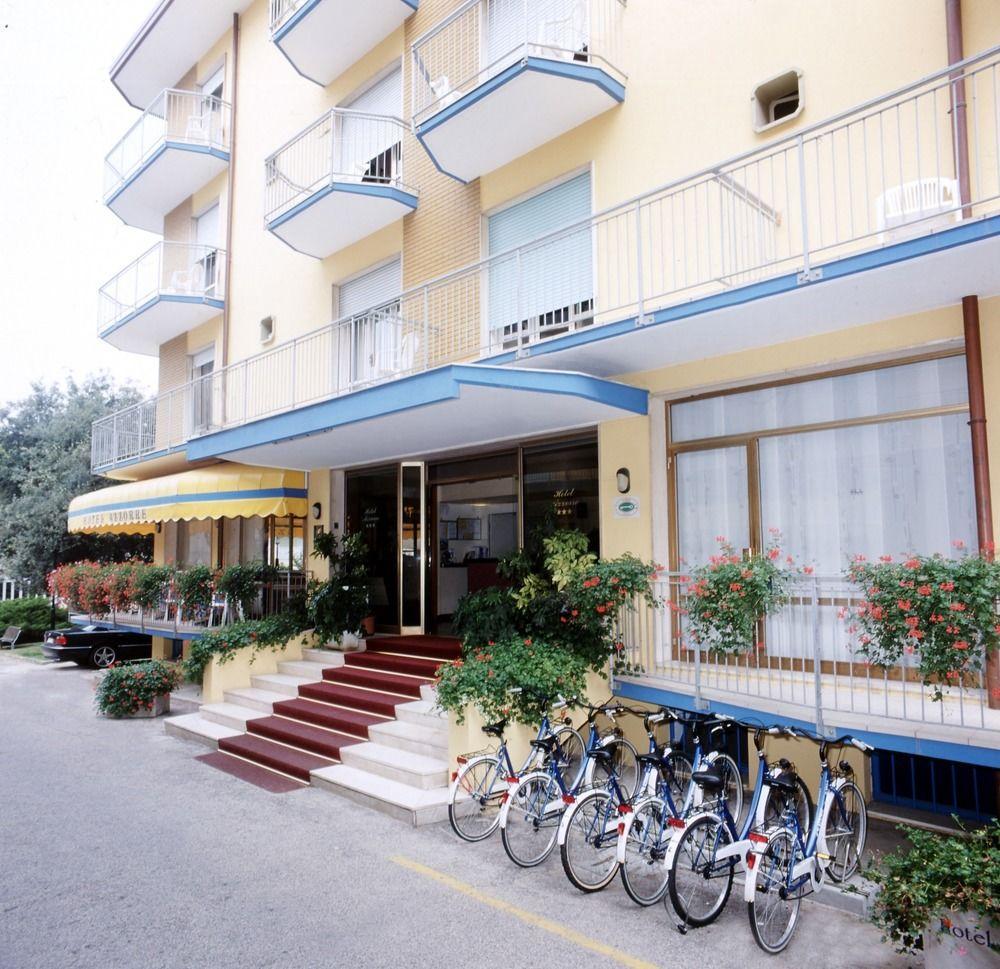 Hotel Azzorre Лидо ди Йезоло Екстериор снимка