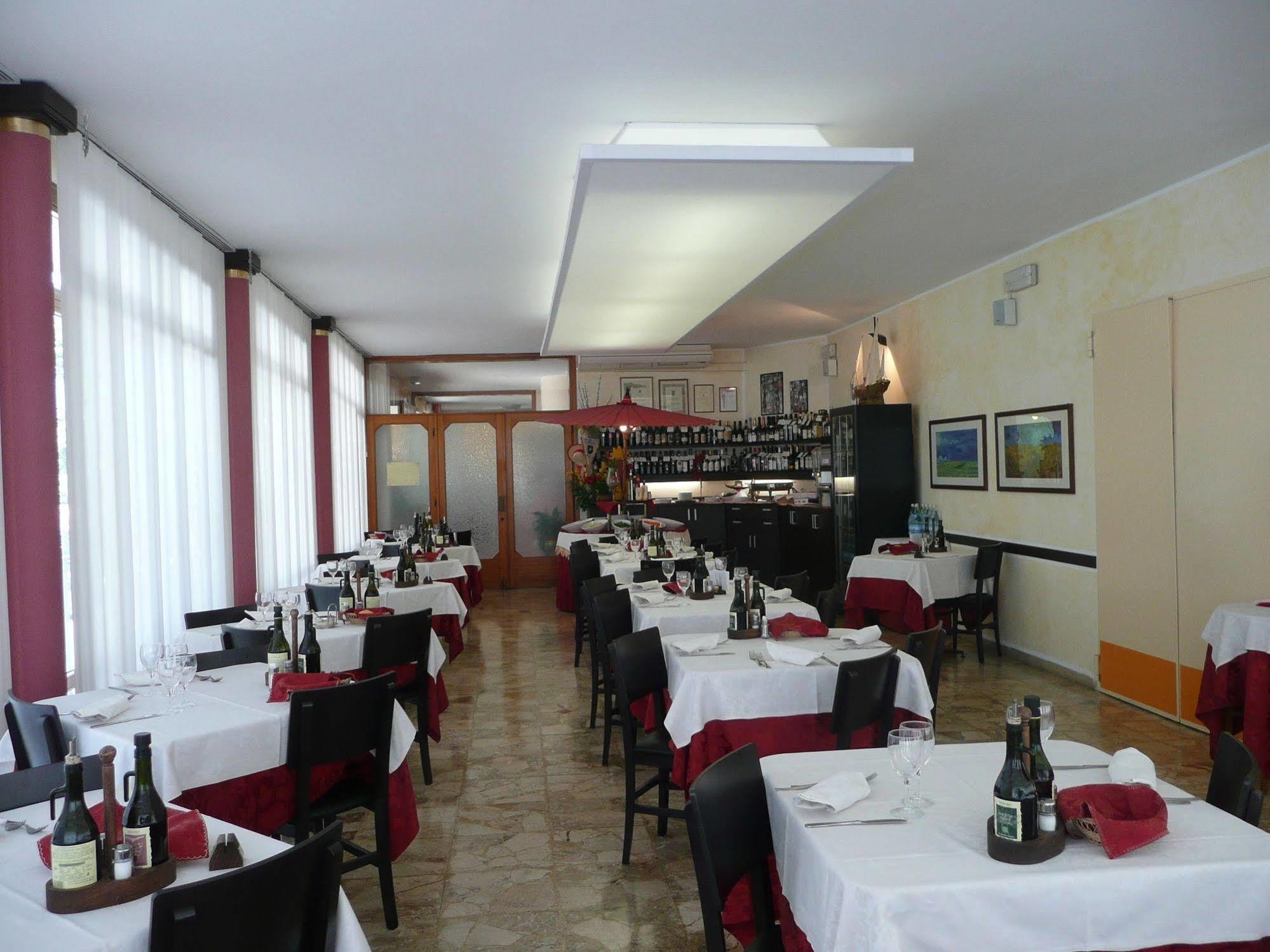 Hotel Azzorre Лидо ди Йезоло Екстериор снимка