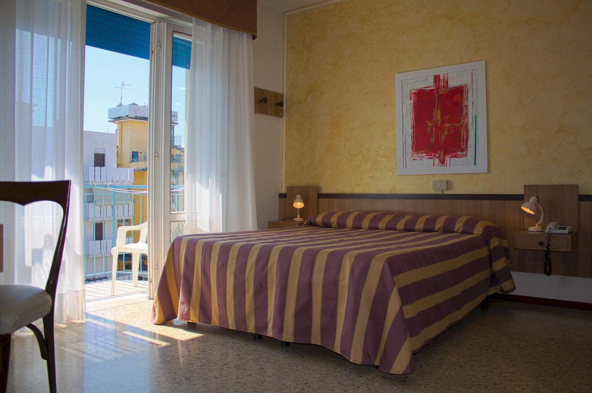 Hotel Azzorre Лидо ди Йезоло Екстериор снимка